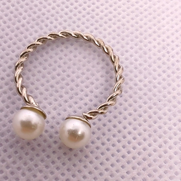 Silver Faux Pearl Open Ring Size 8.5 New without tags - Picture 2 of 5